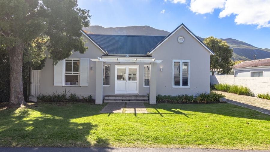 To Let 5 Bedroom Property for Rent in Onrus Western Cape